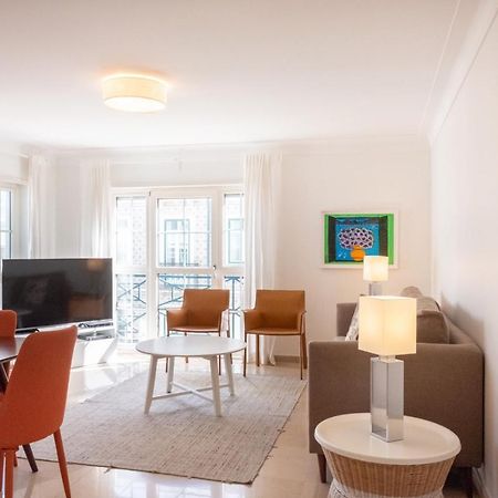 Stylish Apartment With Parking By Lovelystay Lisbona Esterno foto