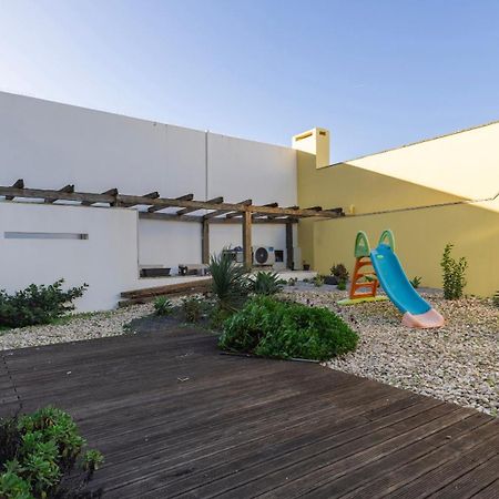 Stylish Apartment With Parking By Lovelystay Lisbona Esterno foto