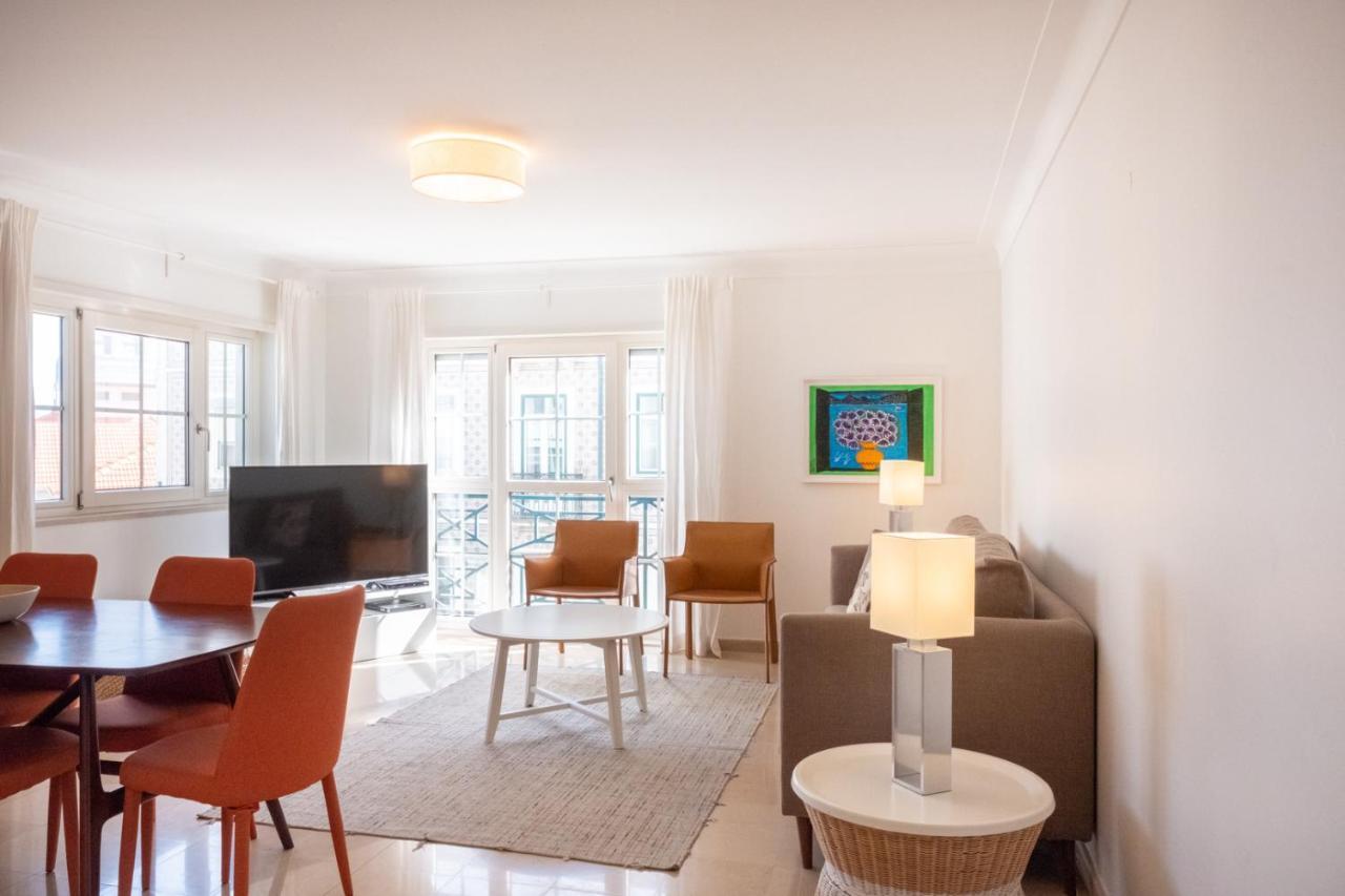 Stylish Apartment With Parking By Lovelystay Lisbona Esterno foto