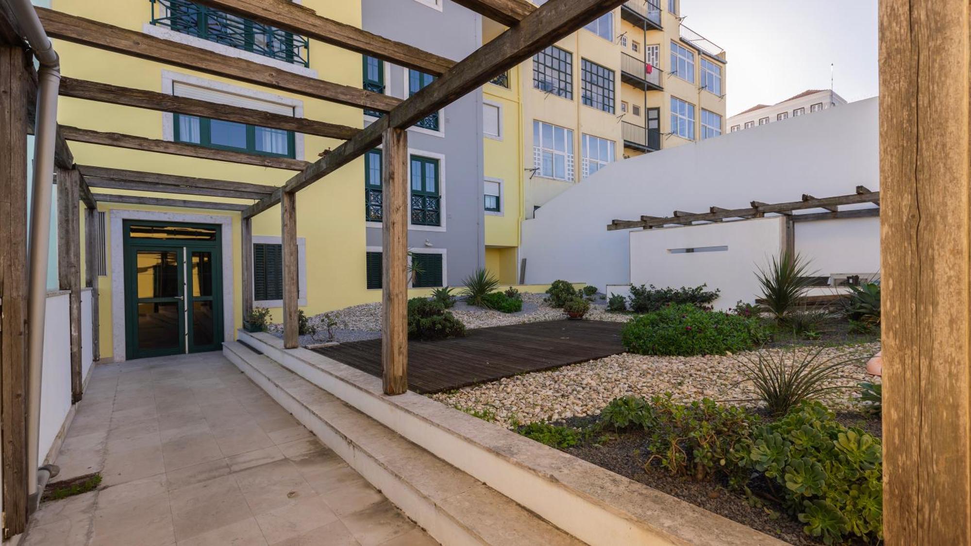Stylish Apartment With Parking By Lovelystay Lisbona Esterno foto