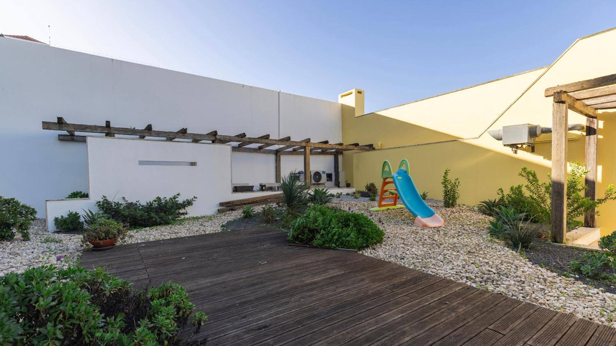 Stylish Apartment With Parking By Lovelystay Lisbona Esterno foto