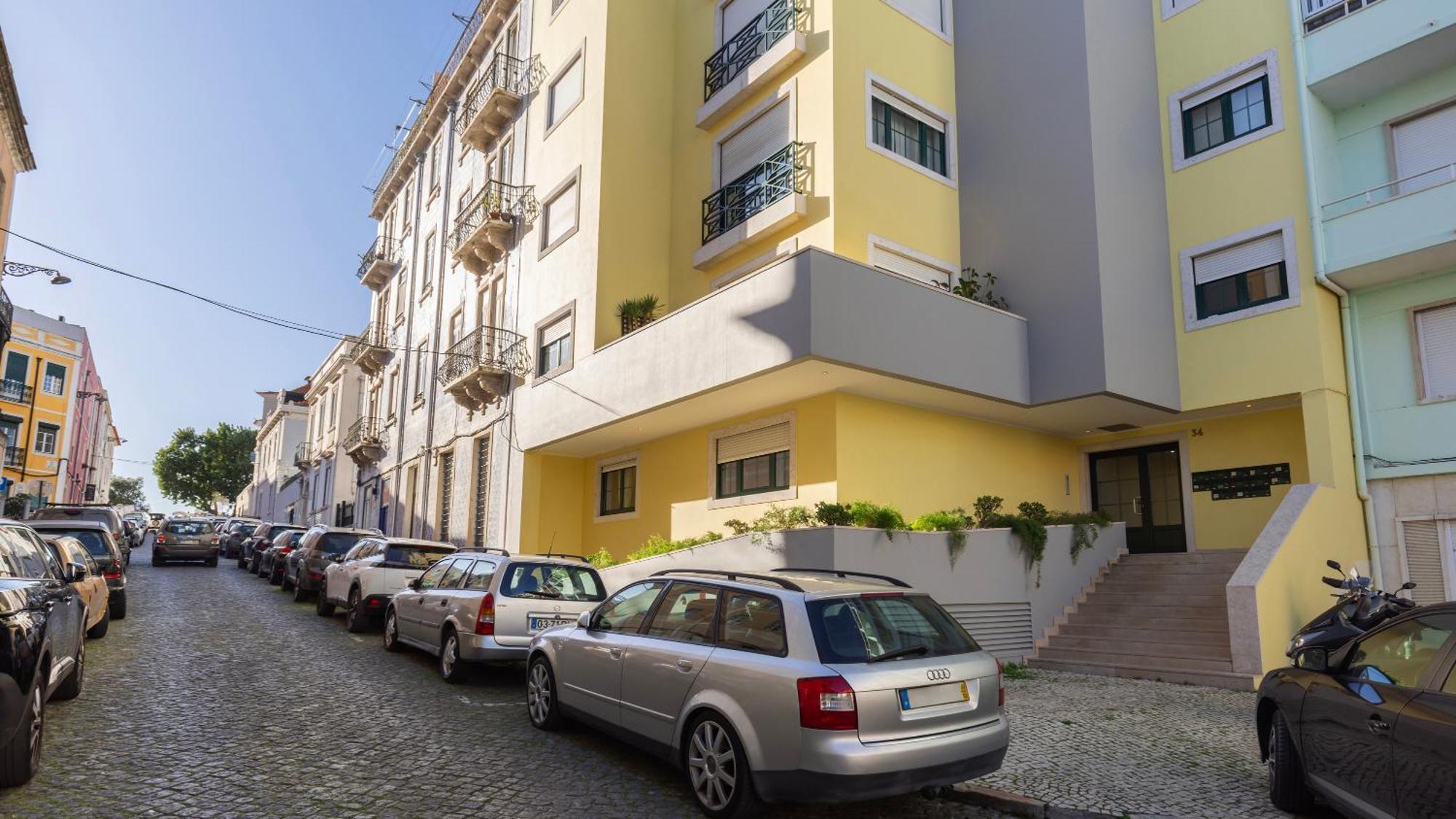 Stylish Apartment With Parking By Lovelystay Lisbona Esterno foto