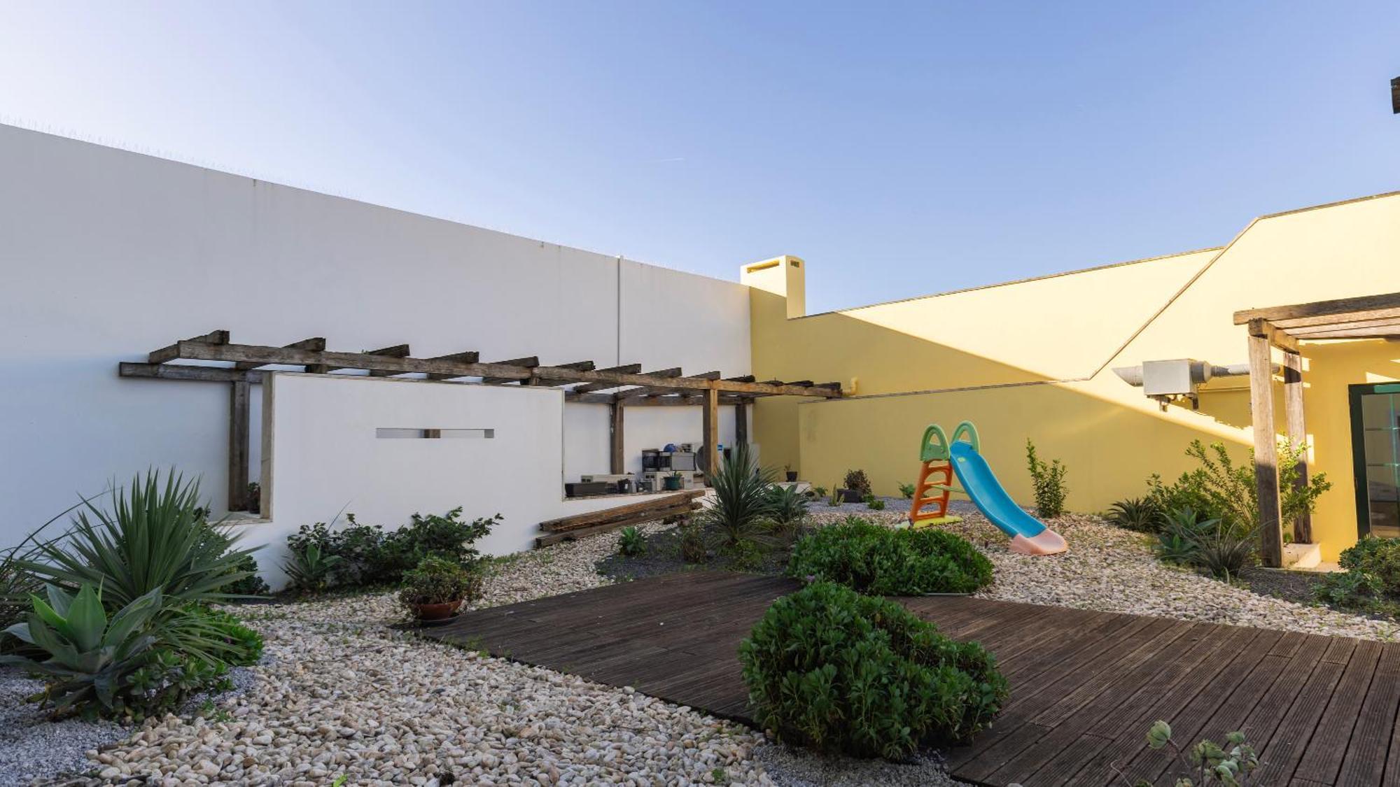 Stylish Apartment With Parking By Lovelystay Lisbona Esterno foto