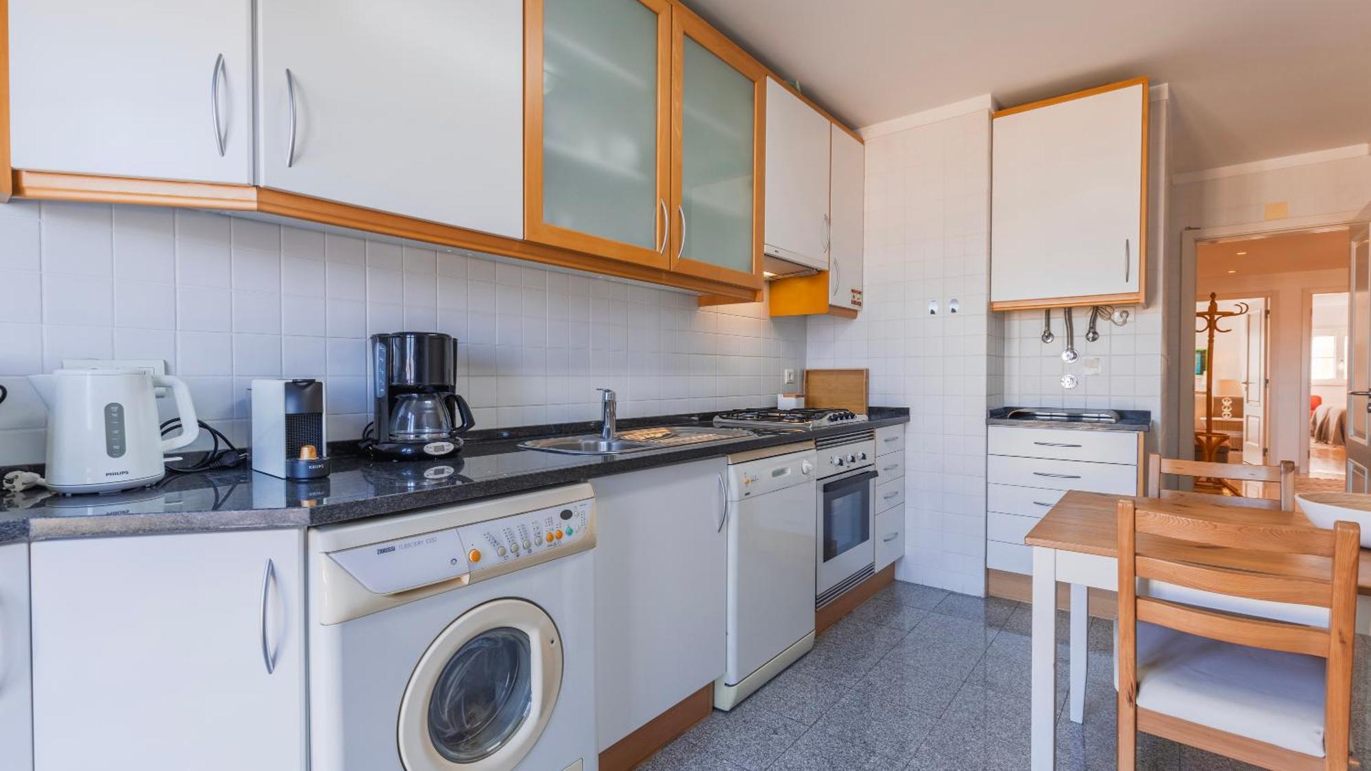 Stylish Apartment With Parking By Lovelystay Lisbona Esterno foto