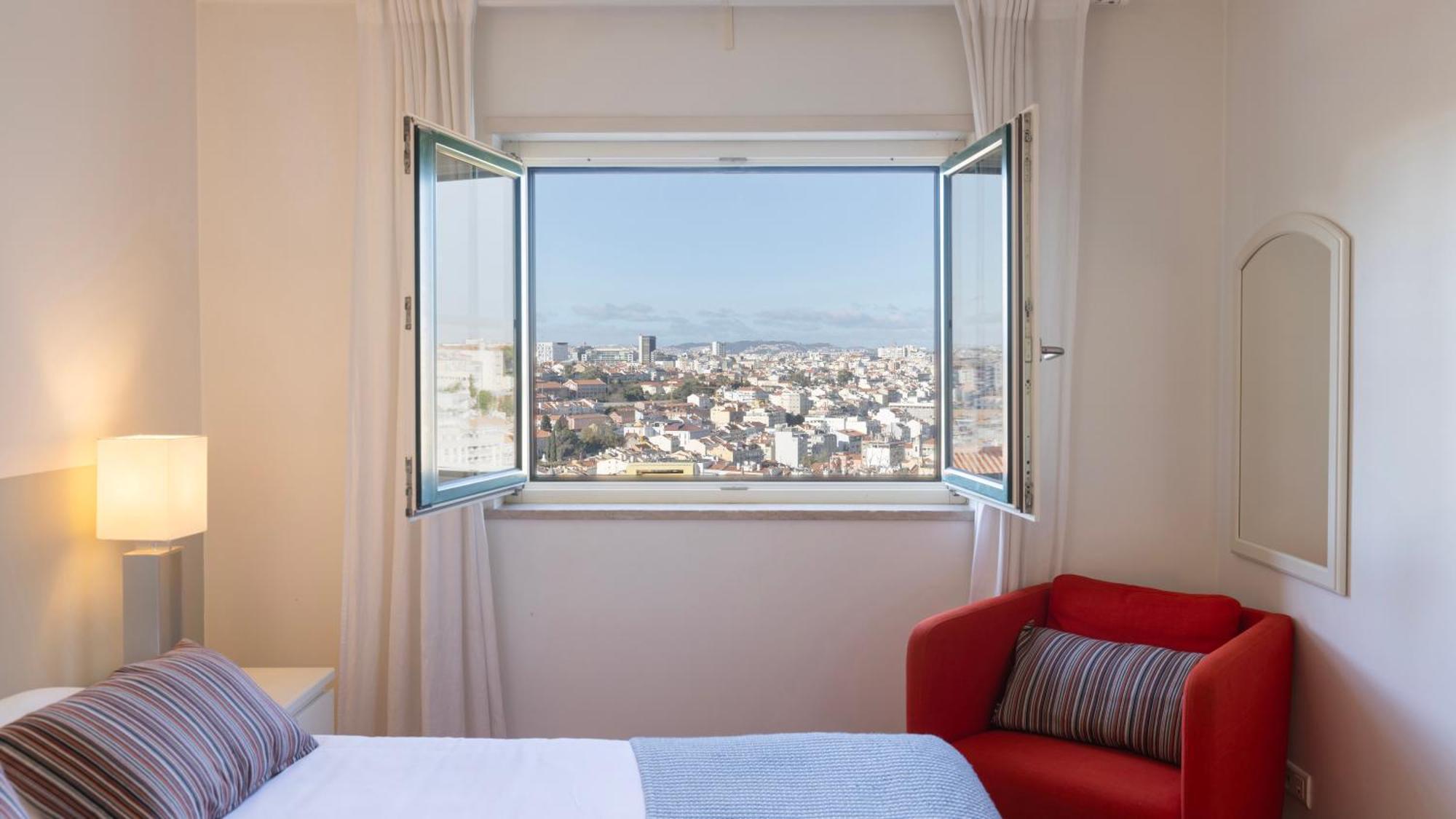 Stylish Apartment With Parking By Lovelystay Lisbona Esterno foto