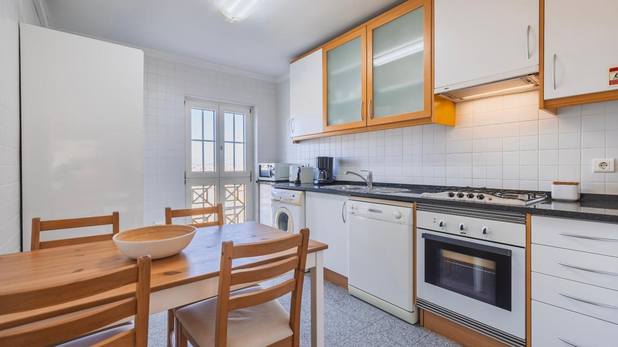 Stylish Apartment With Parking By Lovelystay Lisbona Esterno foto