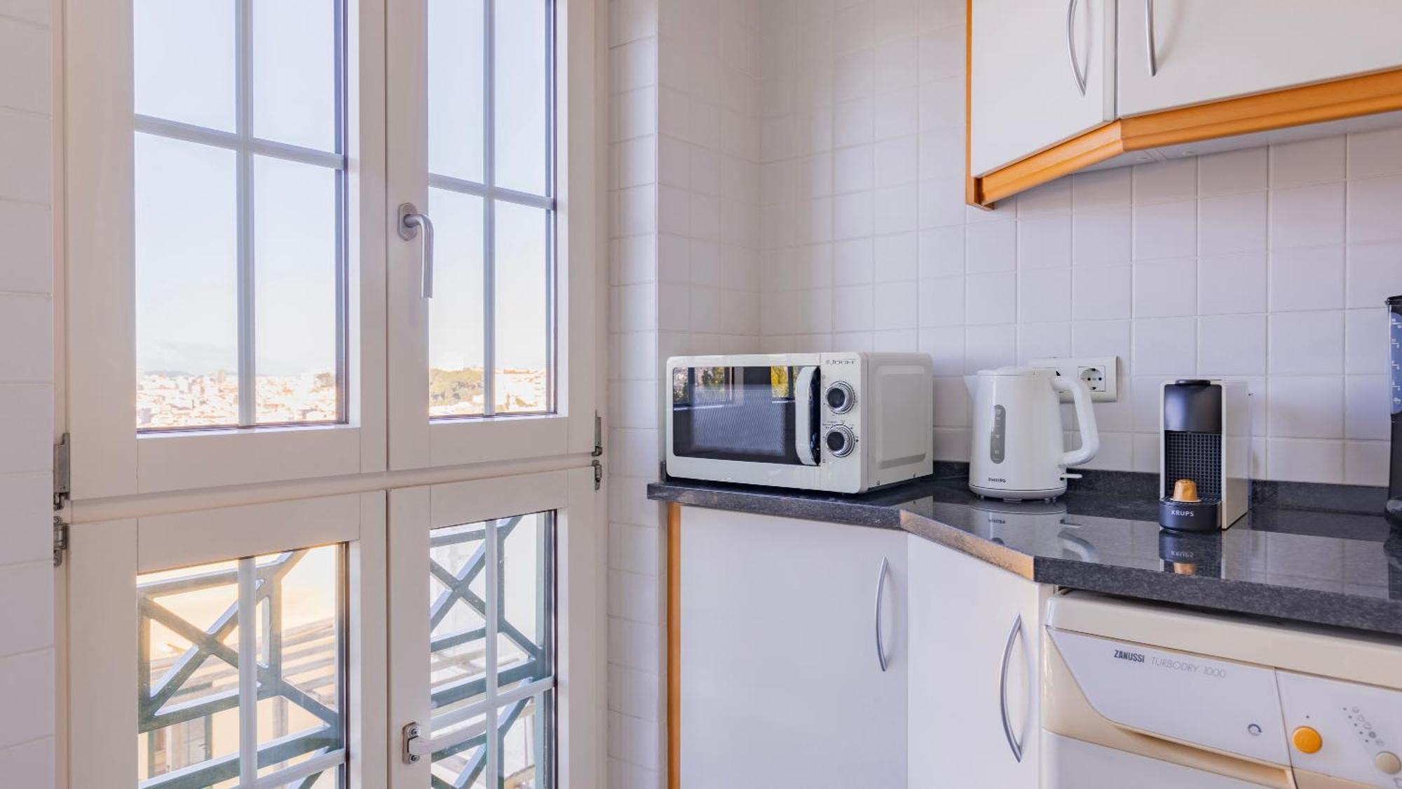 Stylish Apartment With Parking By Lovelystay Lisbona Esterno foto